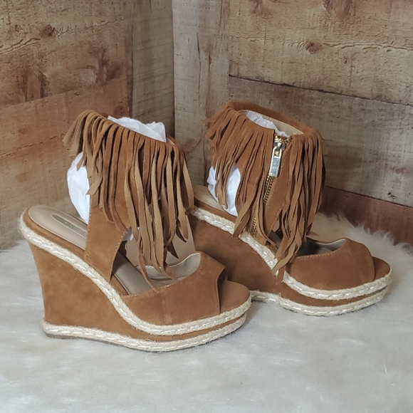 Mark Fringe Wedges - Picture 4 of 9